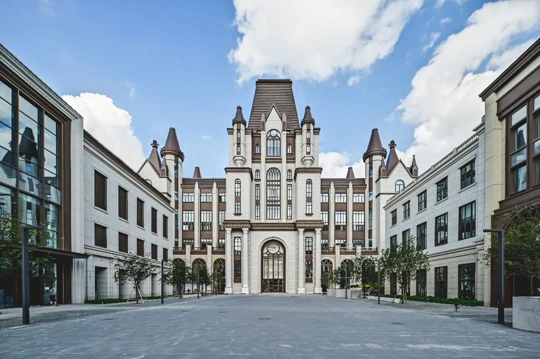 广东巴黎圣日耳门足球学院 - 广州博萃德学校